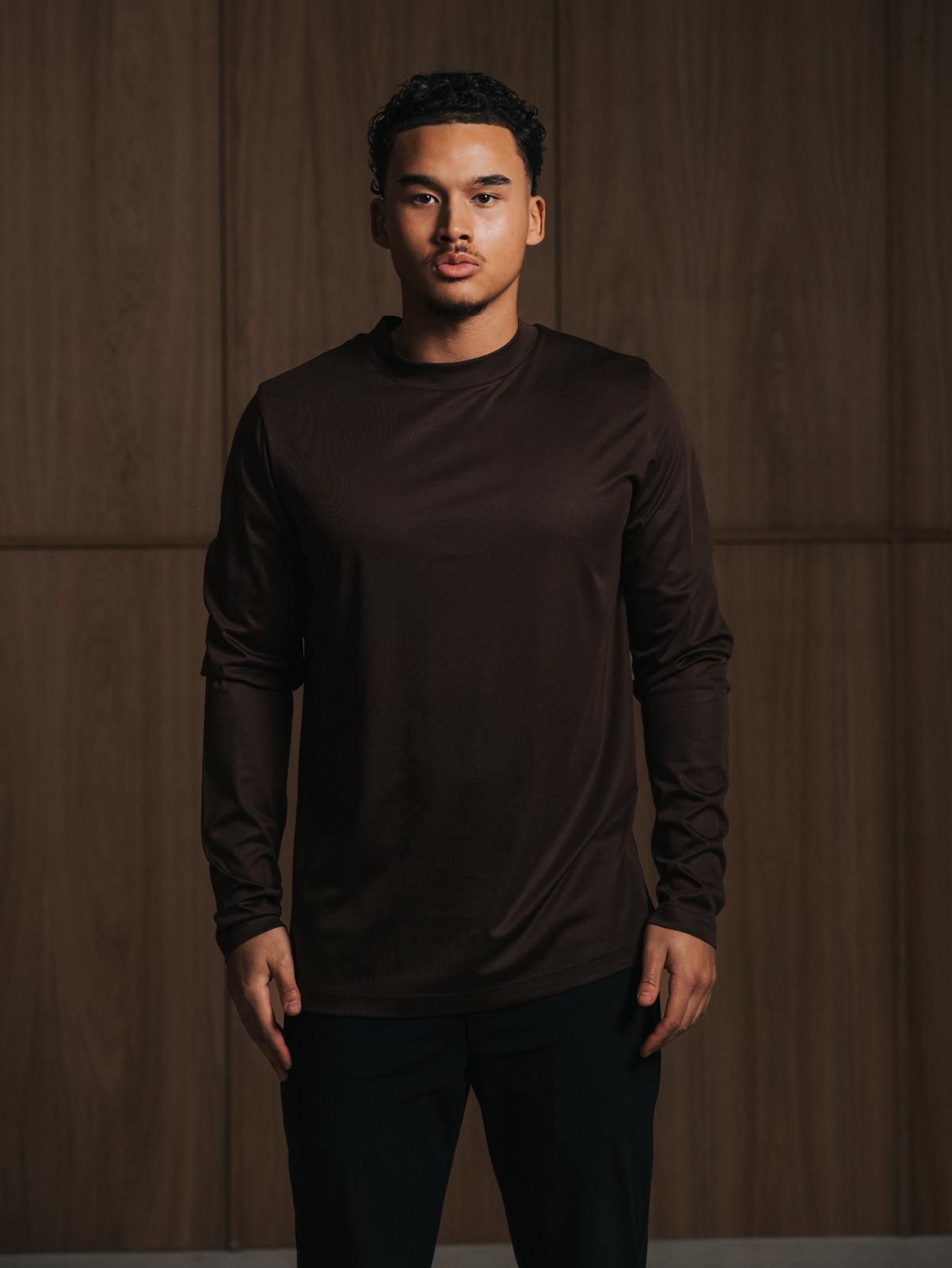 Man in Glans longsleeve, Bois de Bronze