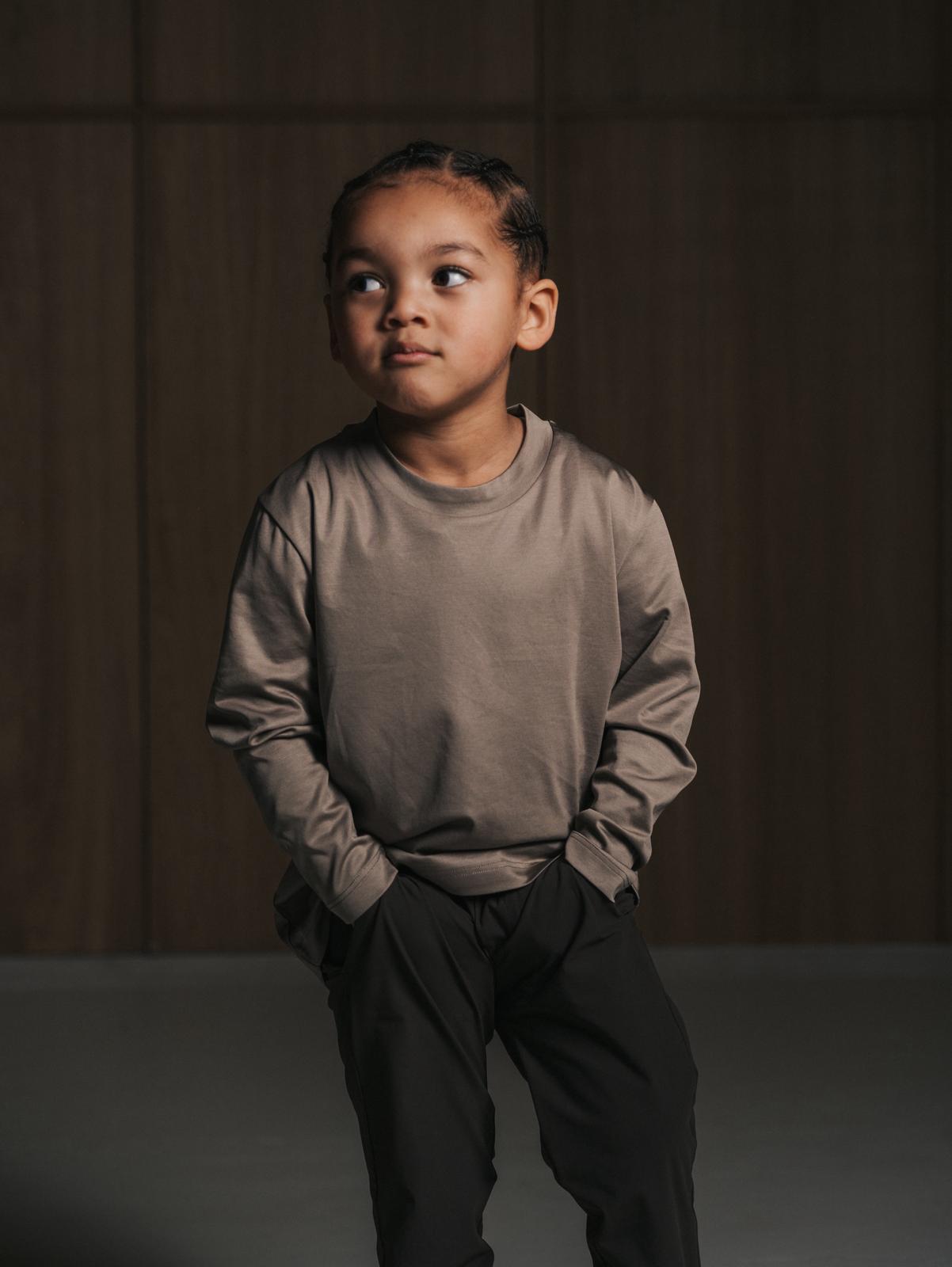 Kind in Glans longsleeve, Champagne