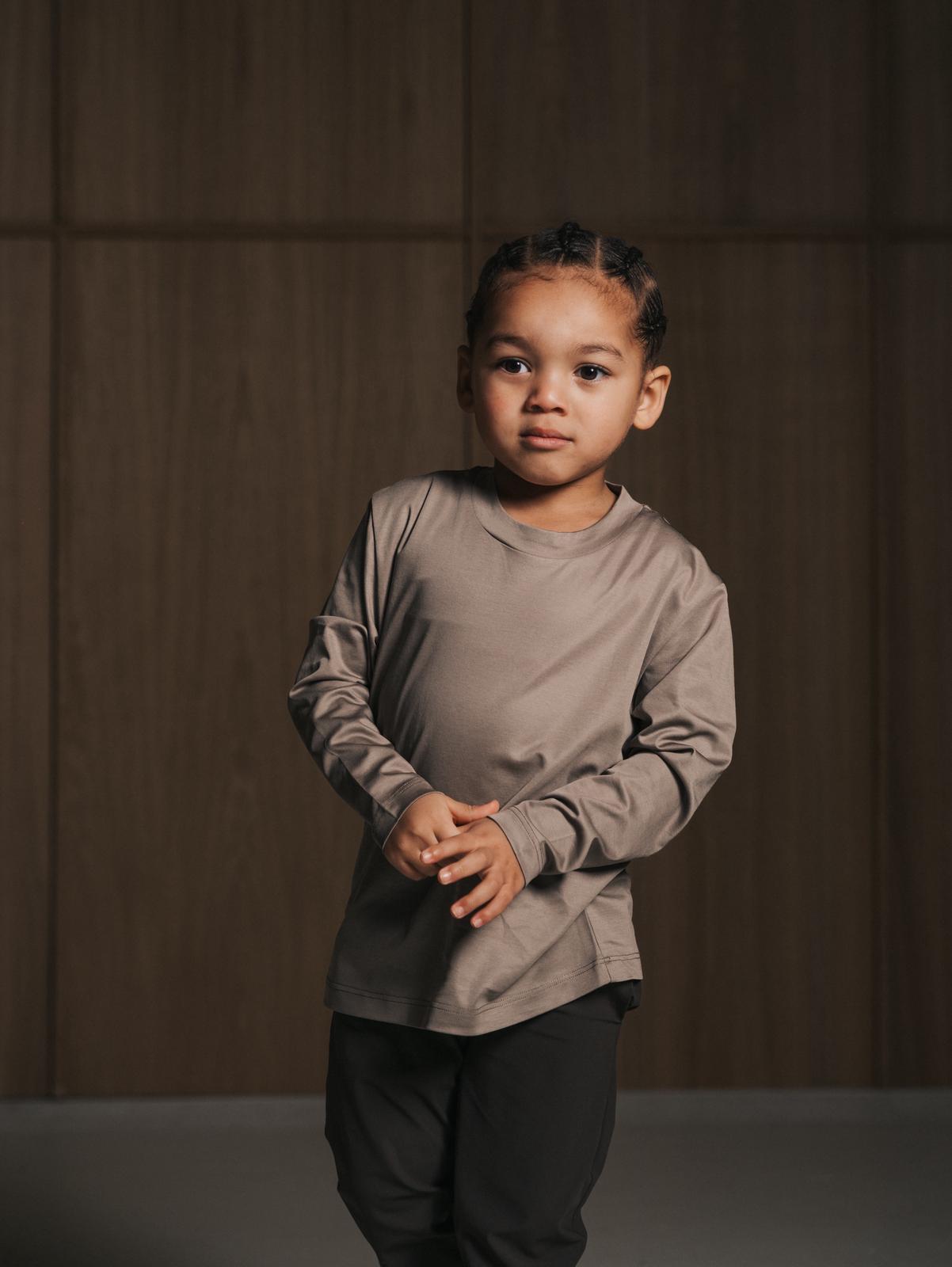 Kind in Glans longsleeve, Champagne
