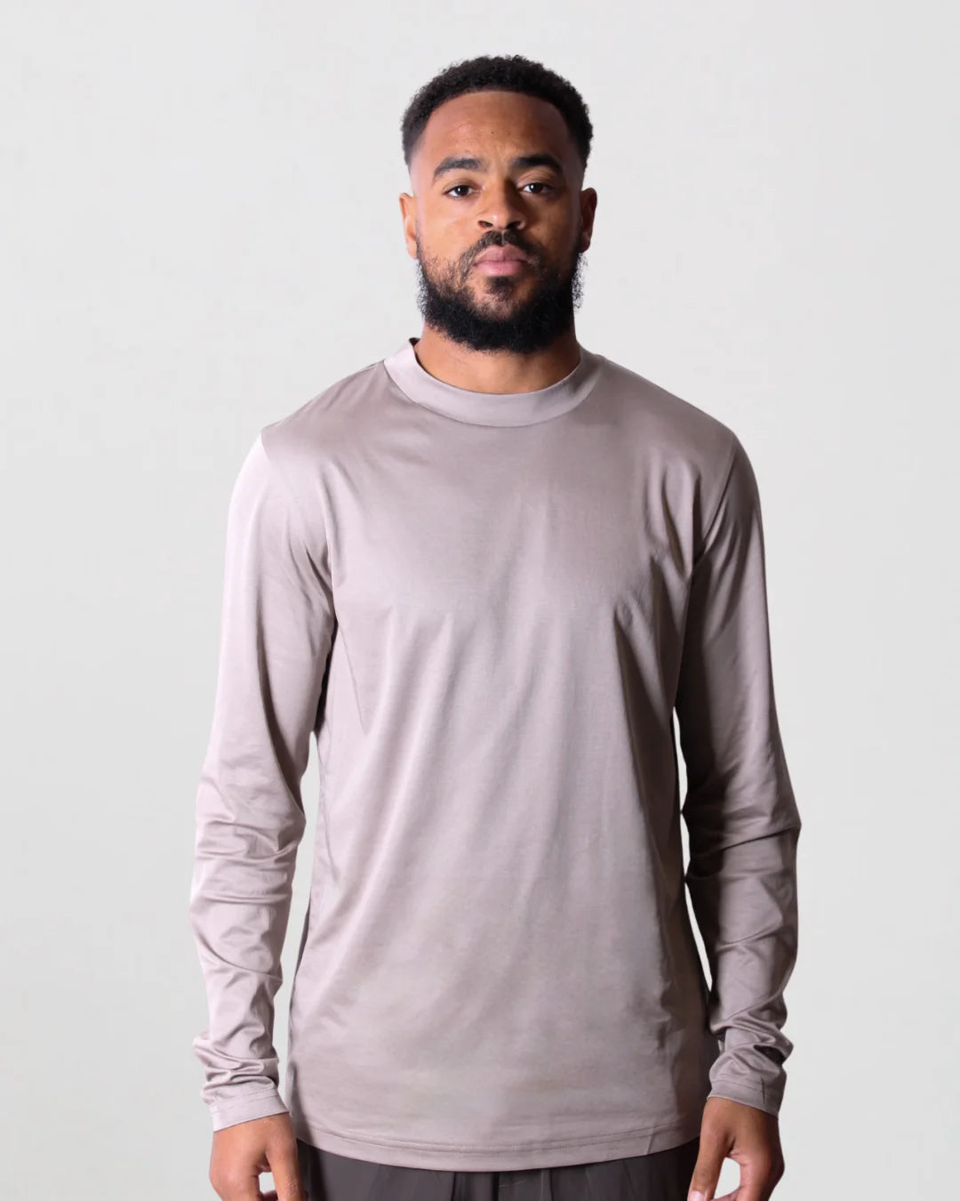Man in Glans longsleeve, Champagne
